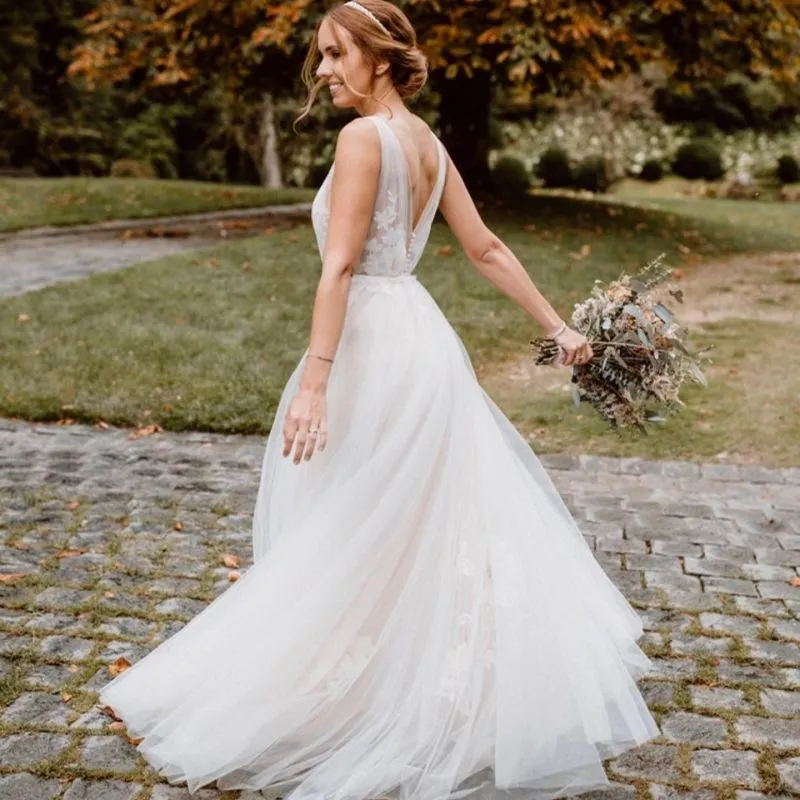 Luolandi A line Lace Appliques V Neck Backless Tulle Wedding Dresses Floor Length Beach Bride Gown Sexy