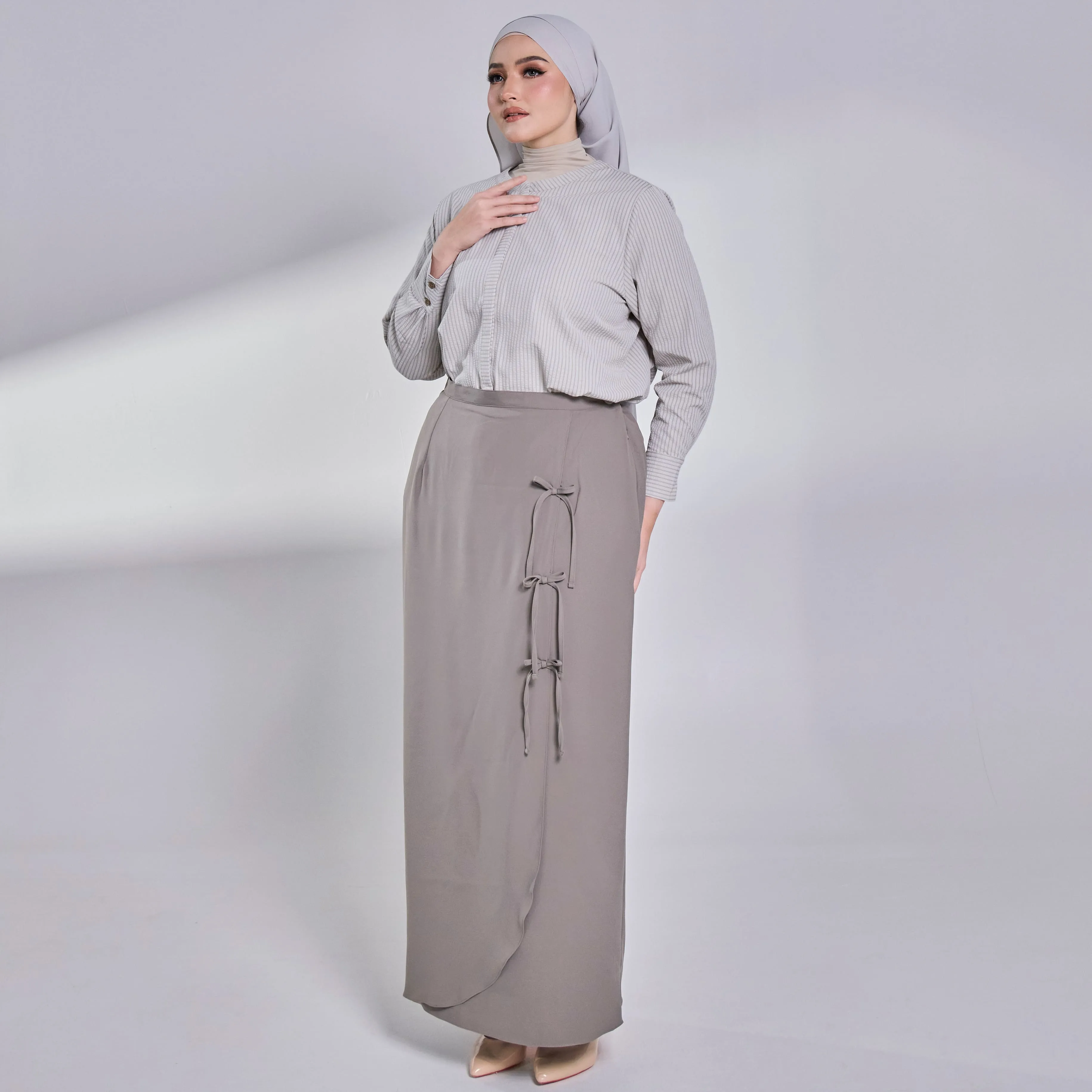 Shufeh Overlap Skirt - Dark Grey